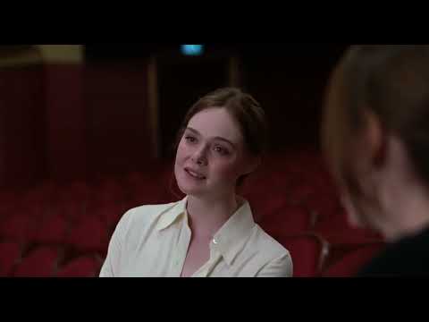Rachel Kemp (Elle Fanning) and Nora (Renate Reinsve)  are talking - Sentimental Value(2025)