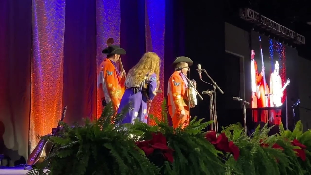 Kody Norris @ Industrial Strength Bluegrass 2022 - I pick a little banjo!