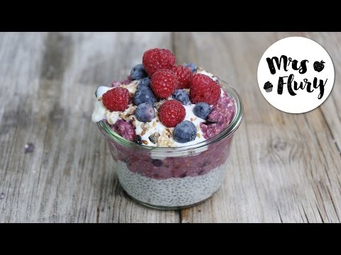 Beeren-Porridge geschichtet mit Chia-Pudding | Mrs Flury