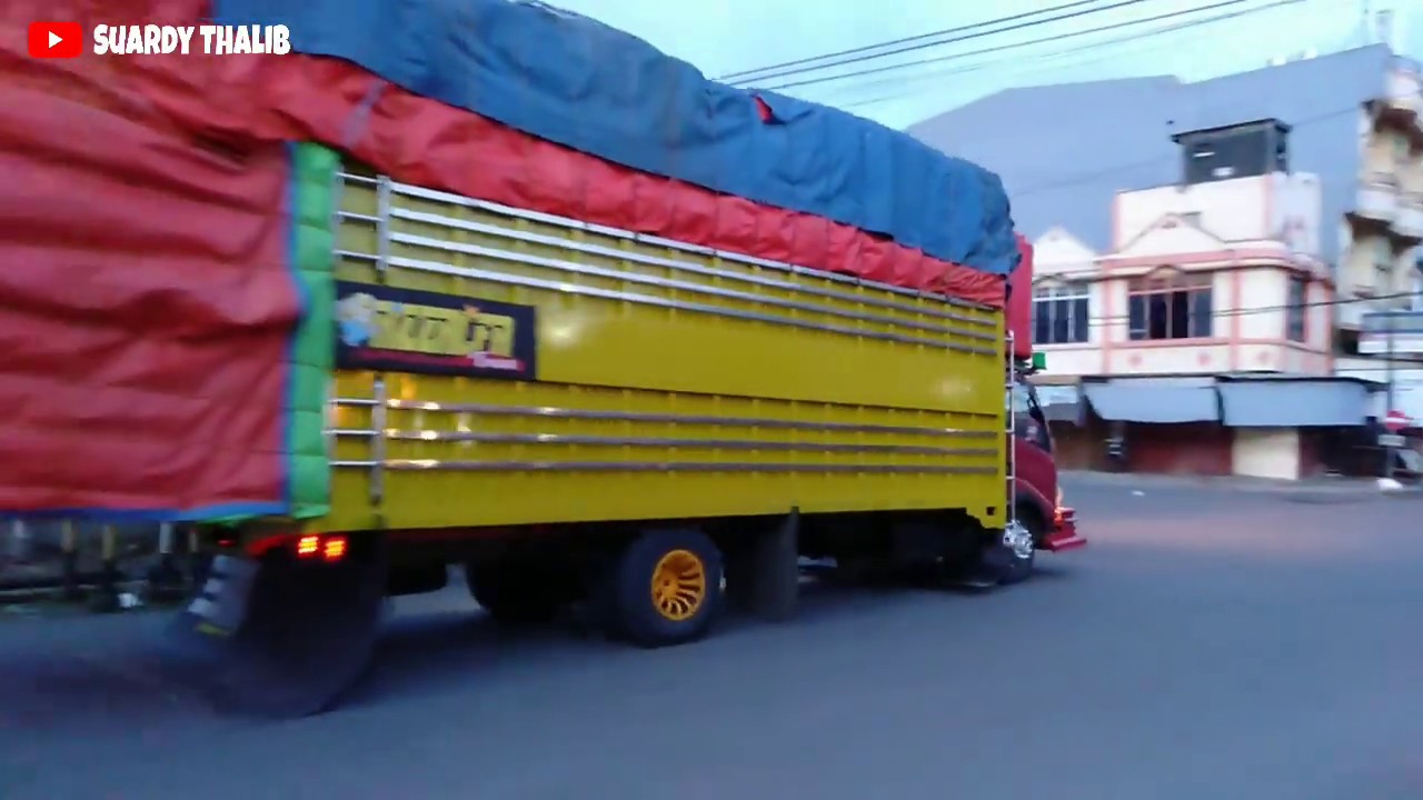  Truk  lintas malam Truck ekspedisi  lintas Makassar  