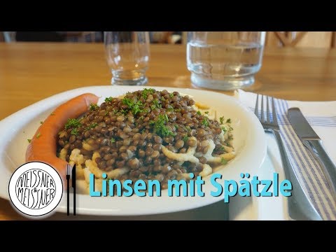 Deftige Linsensuppe kann sehr rustikal mit Wurst oder Fleisch zubereitet werden. Wir zeigen diesmal . 