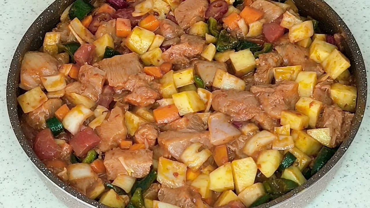 صينية الدجاج بالخضار بتتبيلة غنية وطريقة سهلة لصدور طرية