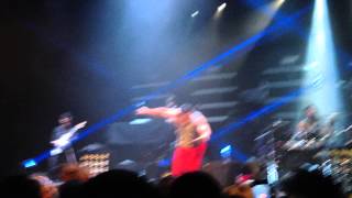 (HD) Adore / Where's the Fun in Forever - Miguel Live in Paris France 26Jan2013 (stage dive fail)