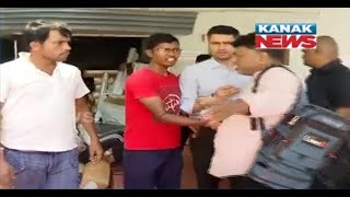 GST & Income Tax Dept Conducts Raid In Budheshwari Colony, Bhubaneswar | Huge Amount Of Money Seized