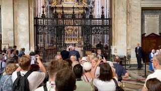 El Papa en oración ante el icono de la Santísima Madre, Salus Populi Romani