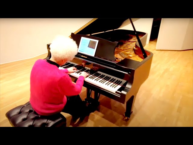 大幅最終値下げ　BeBe 女の子  ピアノ発表会 ピアノ発表会おすすめ】かわいいおともだち ♫ シュワテル