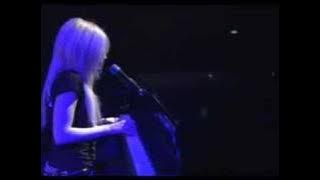avril lavigne slipped away live