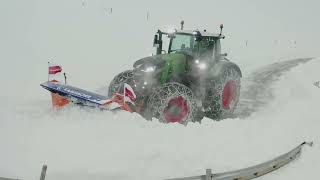 Kahlbacher Frässchleudern und Kahlbacher Schneepflüge auf Fendt Traktoren 💪