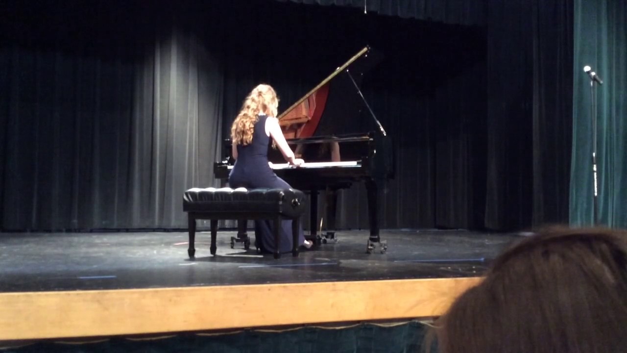 Fur Elis Live Performance by Madison Graves