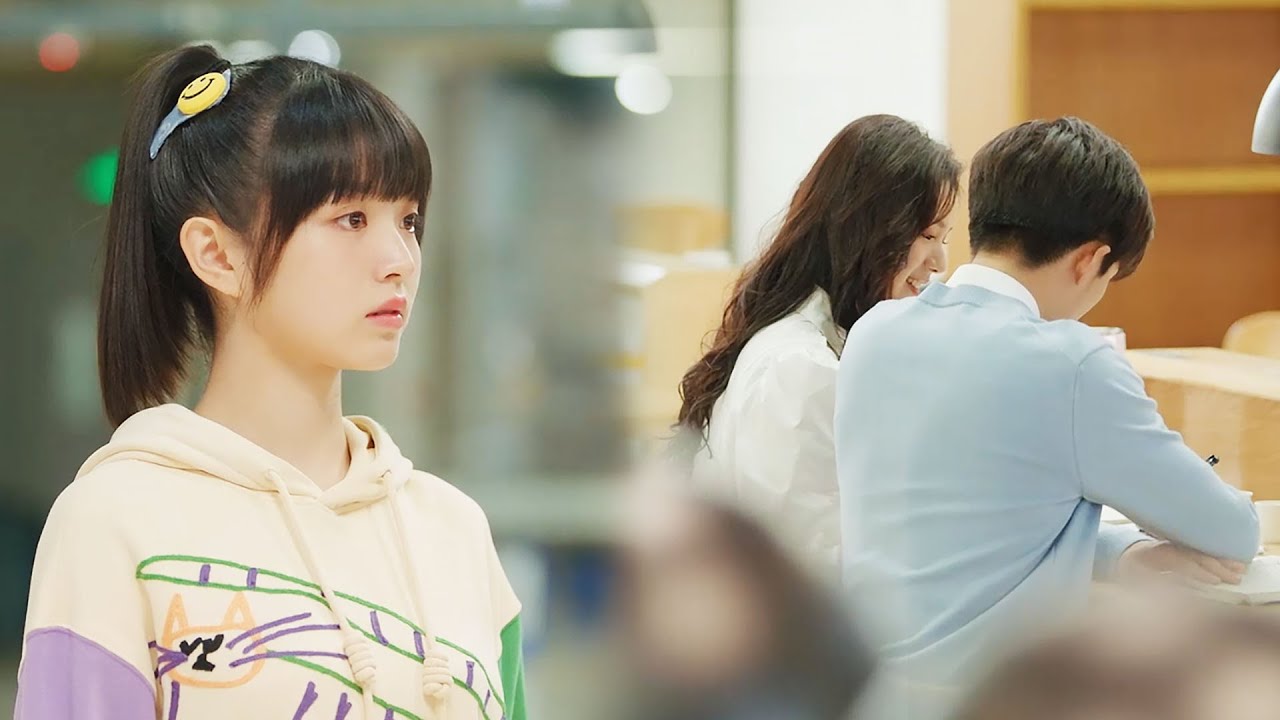 Золушка застает парня с красавицей кампуса, уходит с разбитым сердцем!