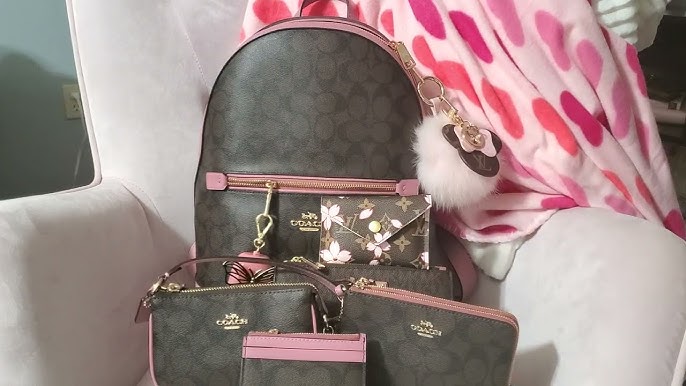 What's in my Coach Purse? What's in my Rowan Satchel in True Pink ? 