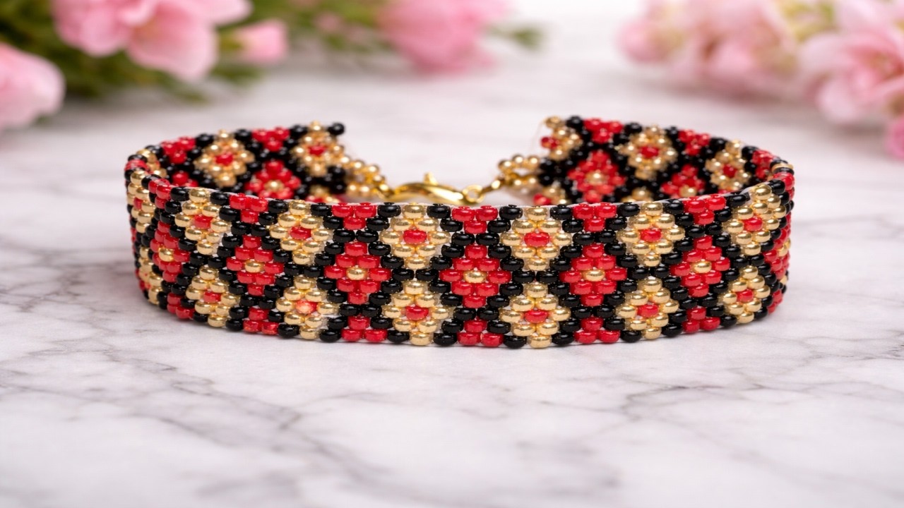 Bracelet lossange tissage peyote doré rouge et noir