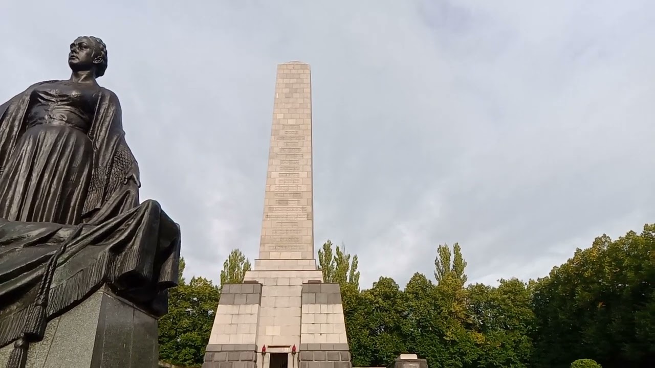 Кладбище советских солдат в Берлине  ( Sowjetisches Eh/Schönholzer Heide) . VID 20230929 094201