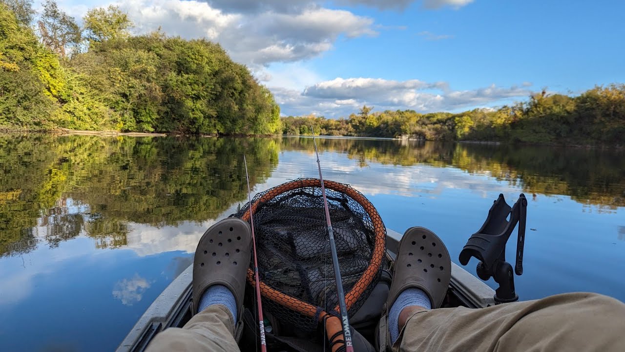 Beautiful Fall Day Bass Fishing in Lemont IL