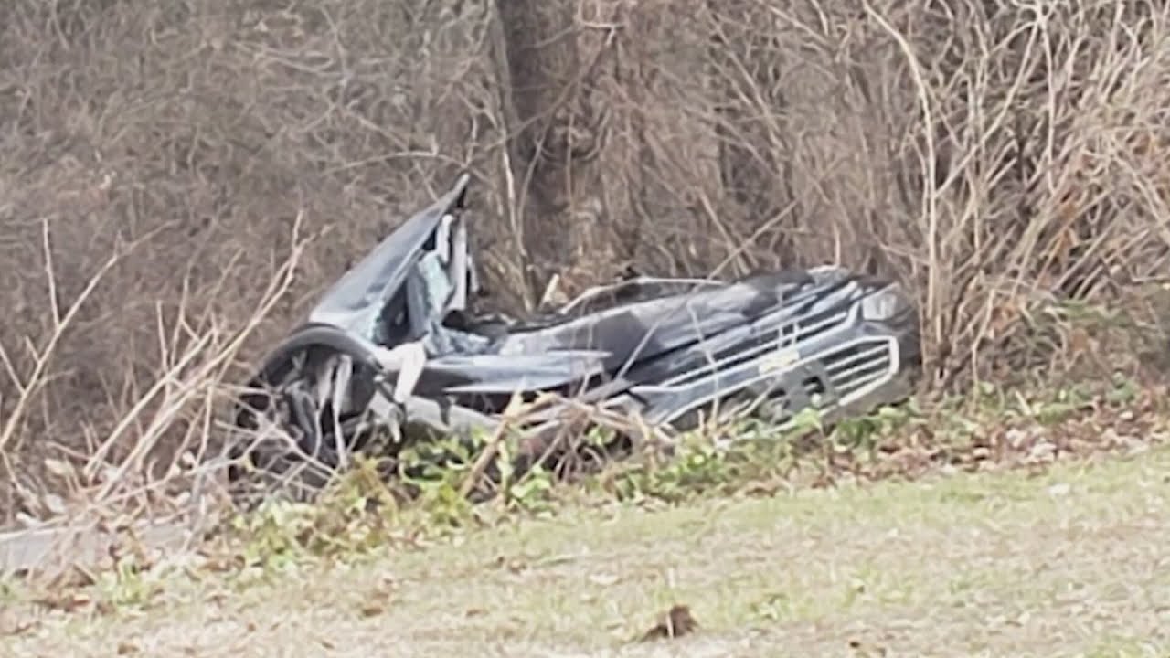 люди едут в автомобиле. 1946 kaiser. машина дина в 7 сезоне. Florida meme. марка маши авто покард.