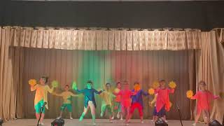 Танец «Смайлики» исп. младшая группа танцевального коллектива «Улыбка»