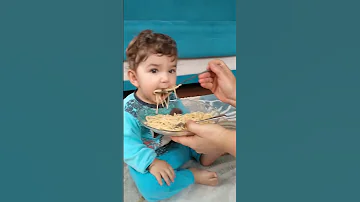 Makarna Yiyen Bebek 