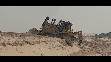 CATERPILLAR D8R BULLDOZER PUSHING SAND AWAY FROM THE MOTORWAY