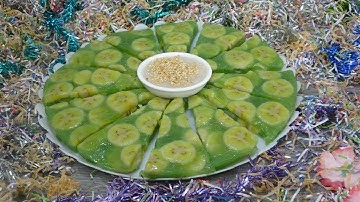 Bánh chuối hấp với lá dứa (lá nếp)/ Steamed banana cake with pandan leaves