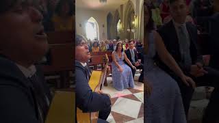 SAMUEL SERRANO CANTA A LOS NOVIOS EN LA IGLESIA