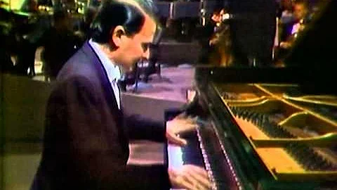 Byron Janis plays Rachmaninoff Third Concerto Mvt....