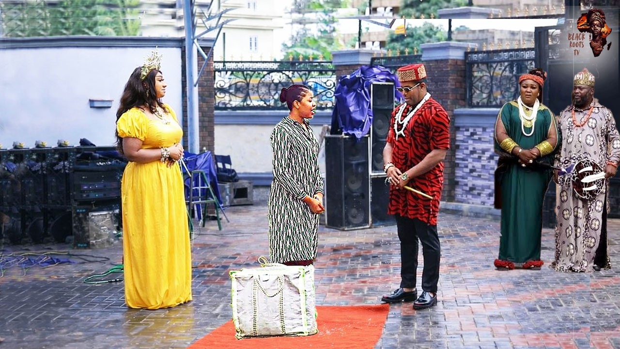 She Only Came To Sweep On The Coronation Day When D Prince Saw Her & Fell In Love - Nigerian Movies