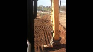 Hyundai 290-9 loading Volvo A25e's