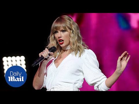 Video: Taylor Swift GoFundMe Üzerine Kapanan Şarkısını Duyuyor, Sonra Servis Köpekini Almak için 10K Bağışlıyor