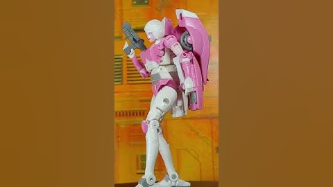 QUICK REVIEW: Transformers Studio Series 