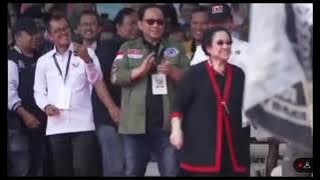SAAT MEGAWATI DAN GANJAR PRANOWO BERJOGET BERSAMA SLANK || ORKES SAKIT HATI || di HAJATAN RAKYAT