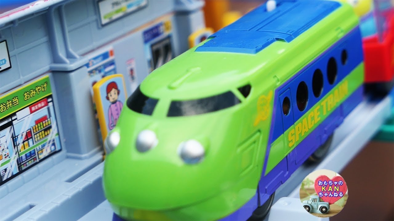 ディズニー トレイン プラレール 日本の電車 ミッキーマウスの新幹線が踏切や駅を走行 ウピさん Upisch Youtube