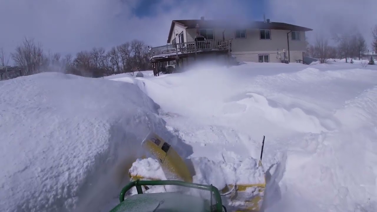 1025R SNOW BLOWING