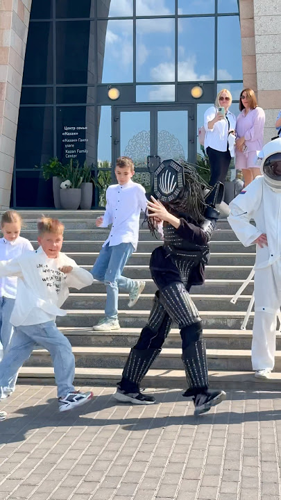 TEACHING SHUFFLE 🤯 LITTLE BOY DANCING TUZELITY 😱🔥 40M SUBSCRIBERS 🥳