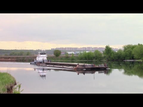 Видео: Буксир-толкач "Механик Савин" идёт вверх по Москва-реке!