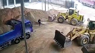 LiveLeak - Manager buried under sand