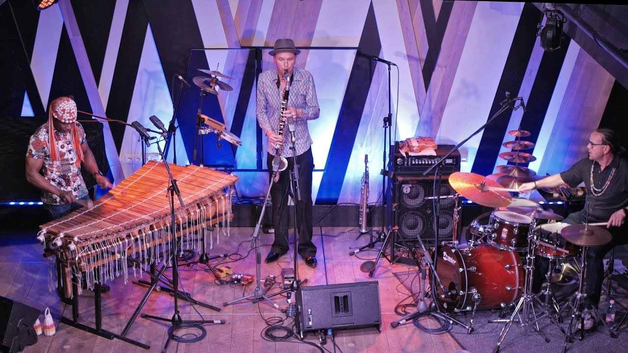 Watch Aly Keïta – Jan Galega Brönnimann – Lucas Niggli: Makuku on YouTube Watch Aly Keïta – Jan Galega Brönnimann – Lucas Niggli: Makuku on YouTube