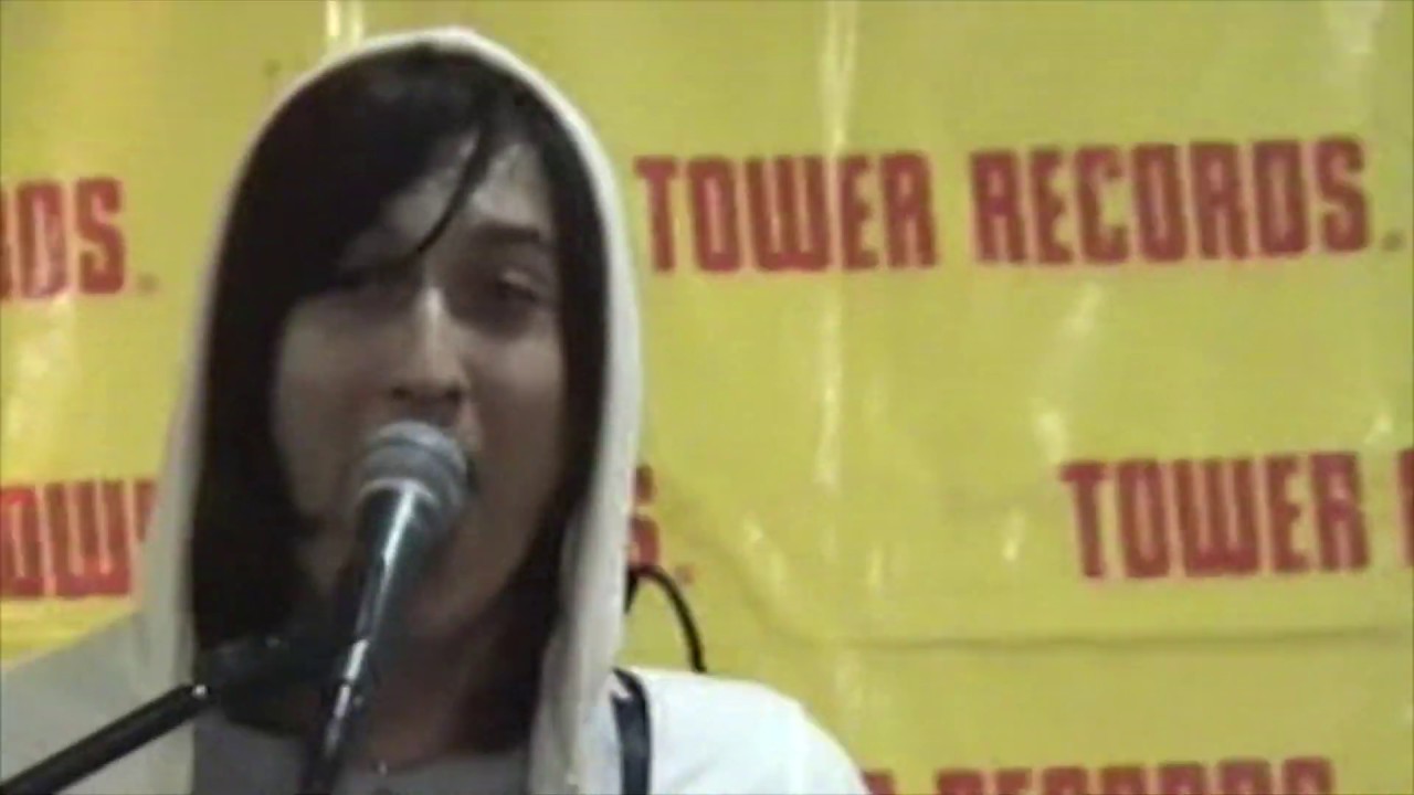 División Minúscula Presentando Defecto Perfecto en Tower Records Mundo E - 02/06/2006