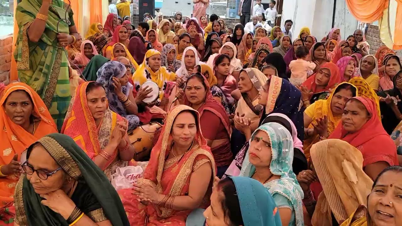 नारायण हरि ले चलो अपने सन्ग🌹जगत में कोई नाय अपनों है🙏🌹