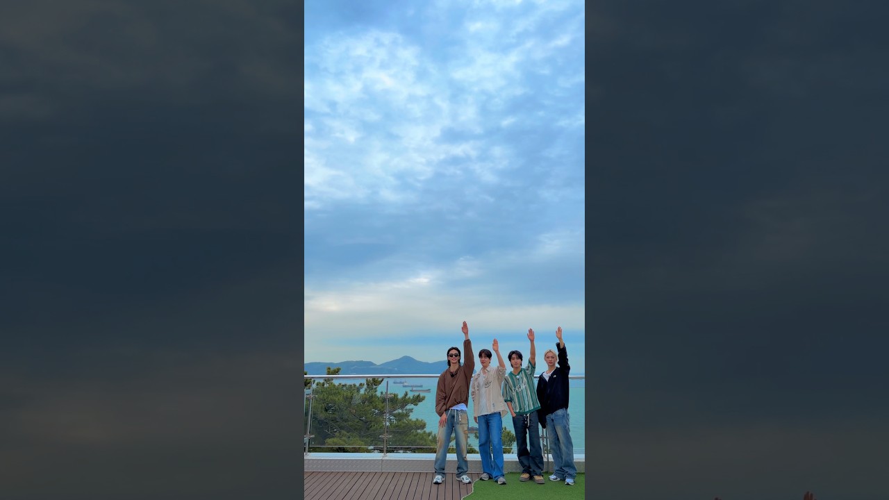 🙋🙋🙋🙋 #StrayKids #스트레이키즈 #스키즈코드 #SKZCODE #비행記in부산 #TravelLoginBusan #YouMakeStrayKidsStay