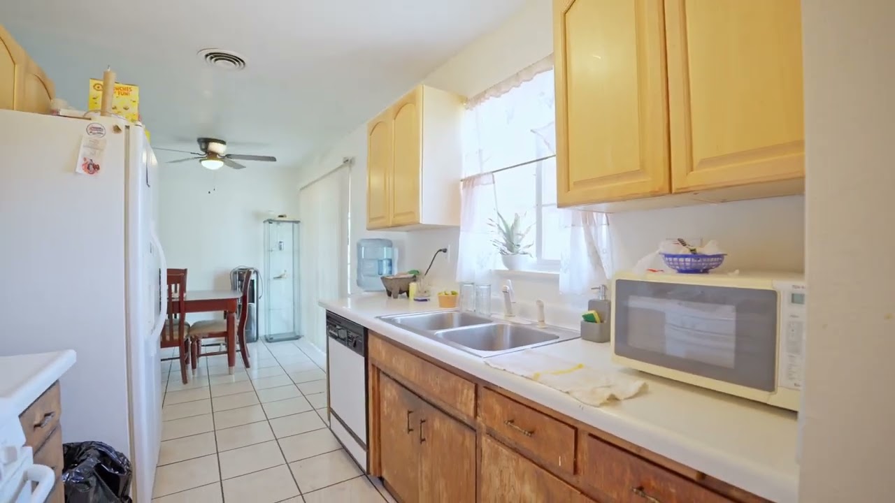 Home for Sale in El Centro CA, Near Hospital for $350,000.