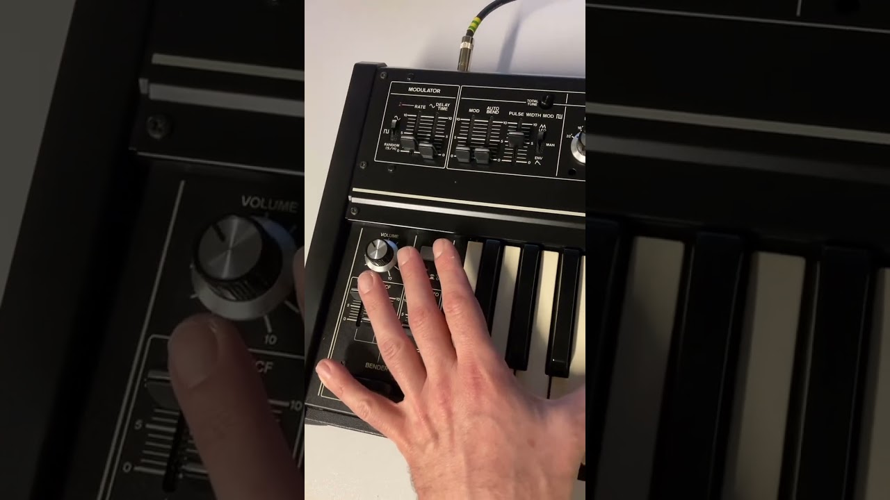 Roland SH-2 with oscillator sync 