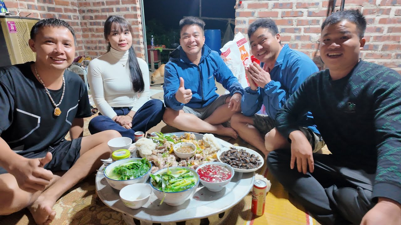 Lên hủm nhỏ thưởng thức món tiết canh thả hoang | Nhịp Sống Tây Bắc