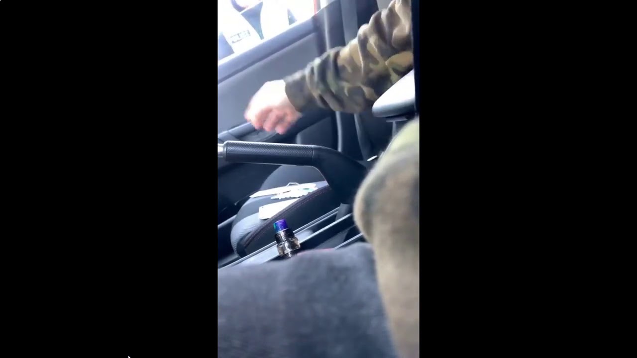 Pourquoi diable les gens mettent-ils un sac Ziplock sur leurs rétroviseurs  de voiture ?