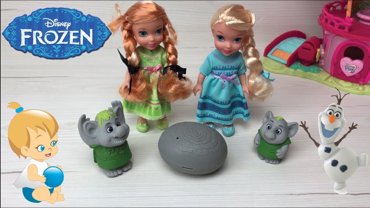 Elsa and Anna Frozen with "Love Experts" Trolls New Toy Unboxing