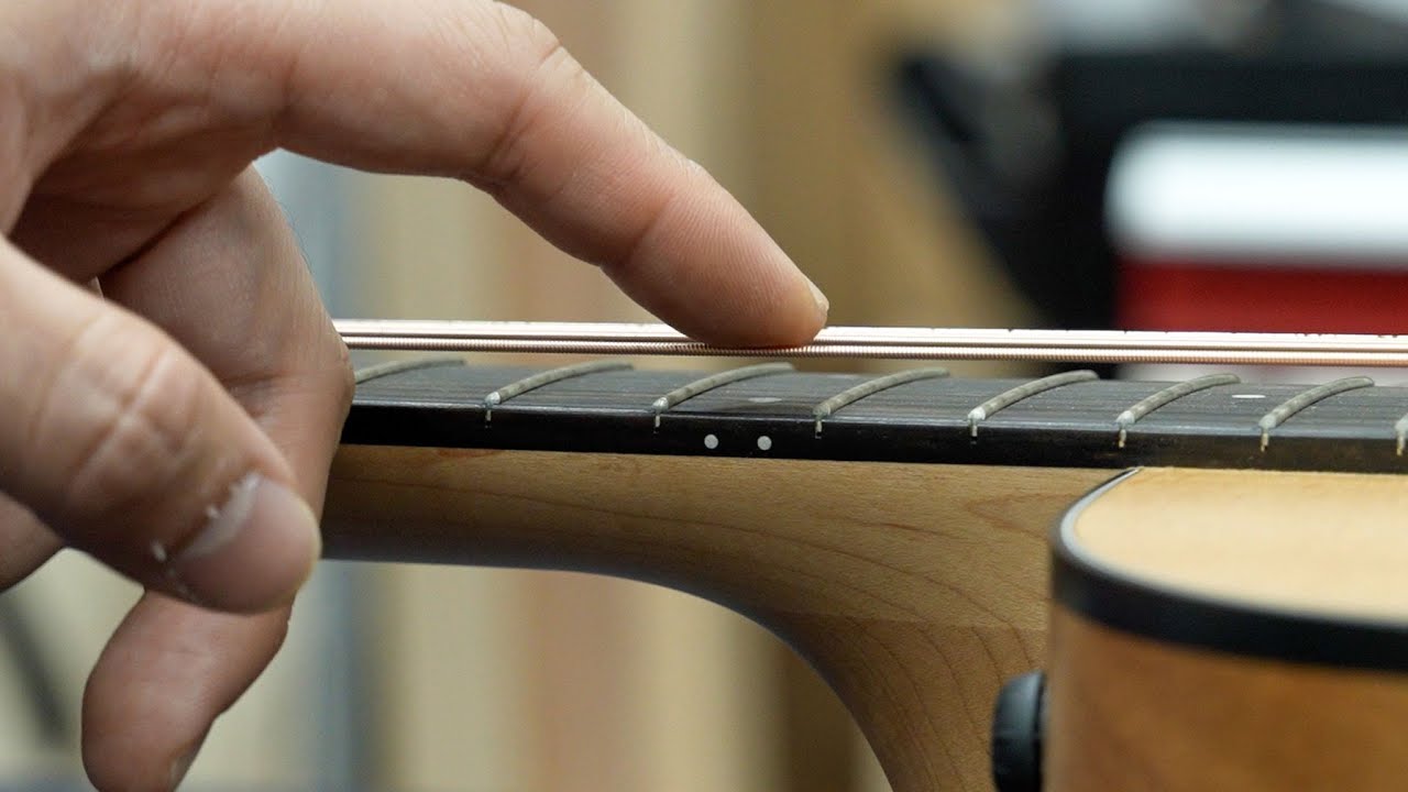 【難あり】Taylor 110ce トップ割れ＋傷 Repair an extremely high action Taylor guitar - YouTube