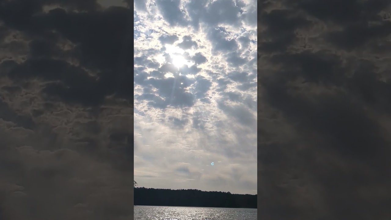 no clue what the blue thing was but the sun was really pretty 