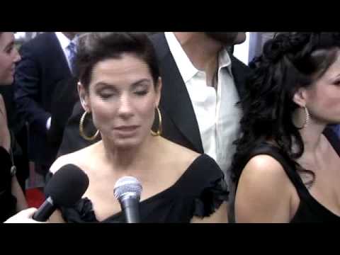 Sandra Bullock talks butt at BLIND SIDE Premiere i...