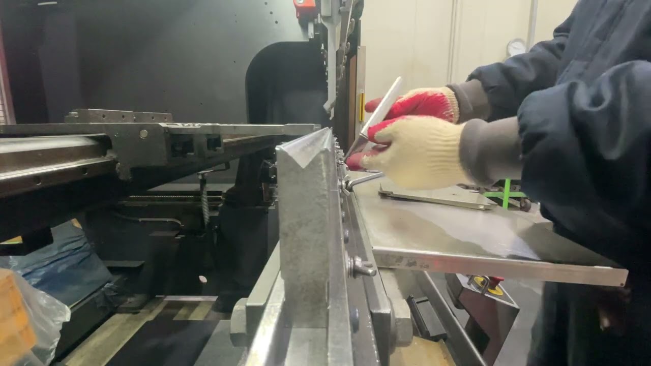 Filter cover bending #cnc #amada #machine 