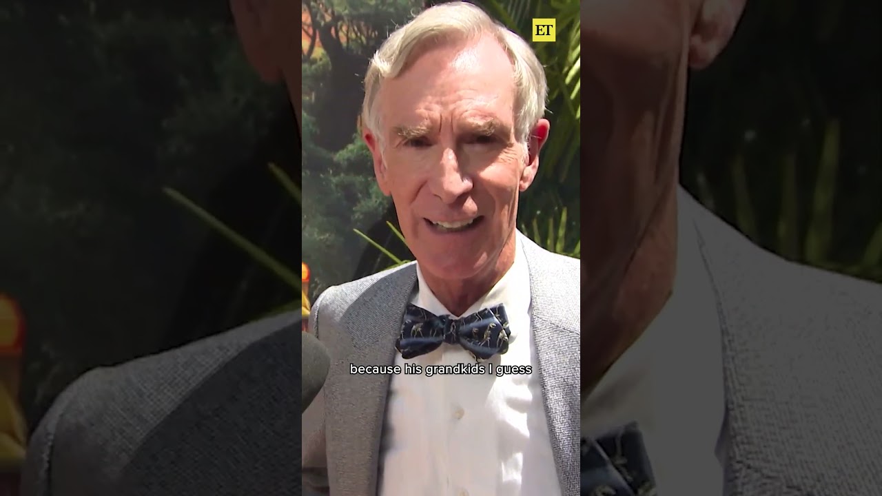 Bill Nye still can’t believe that Snoop Dogg wants a photo with him.