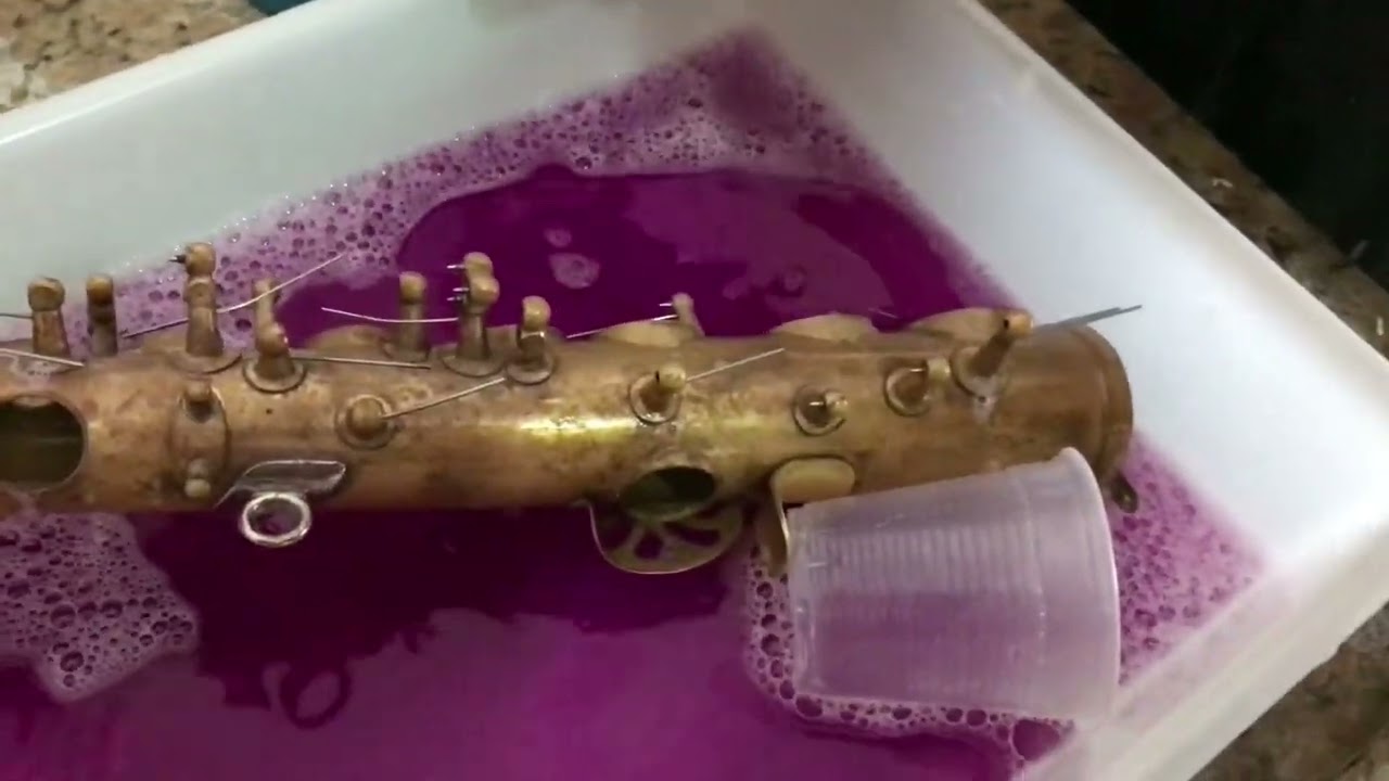 Lavando saxofone parte 2